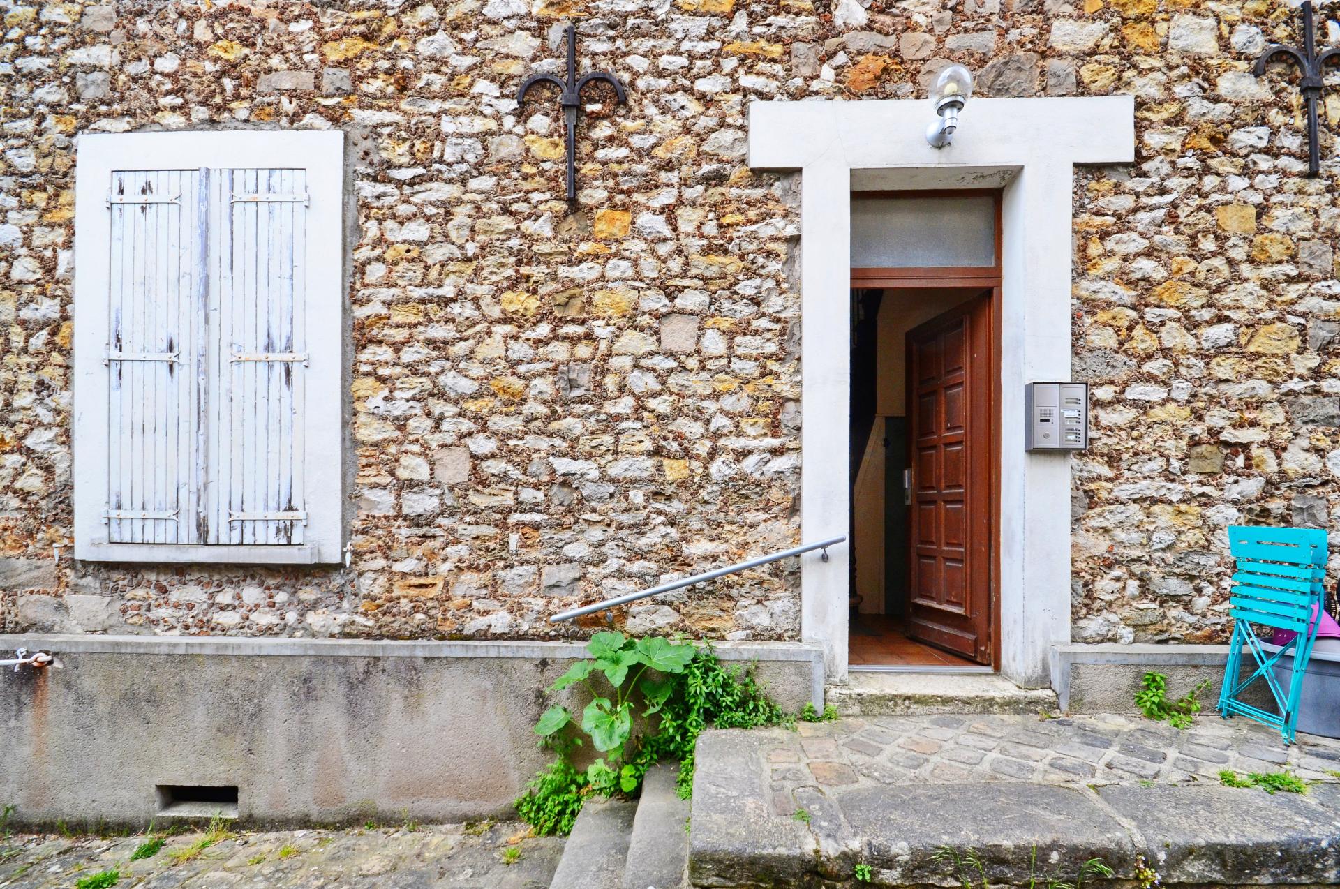 STUDIO DANS IMMEUBLE DE CARACTERE