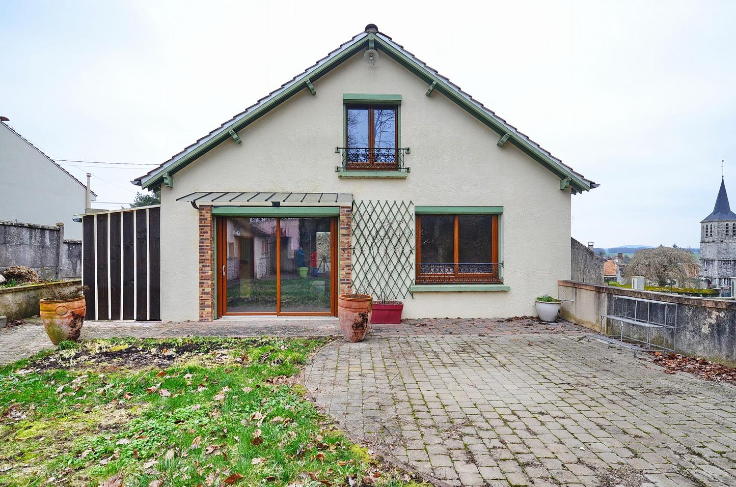 Charmante maison de Village (77)