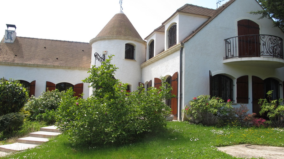 MAISON DE CARACTERE