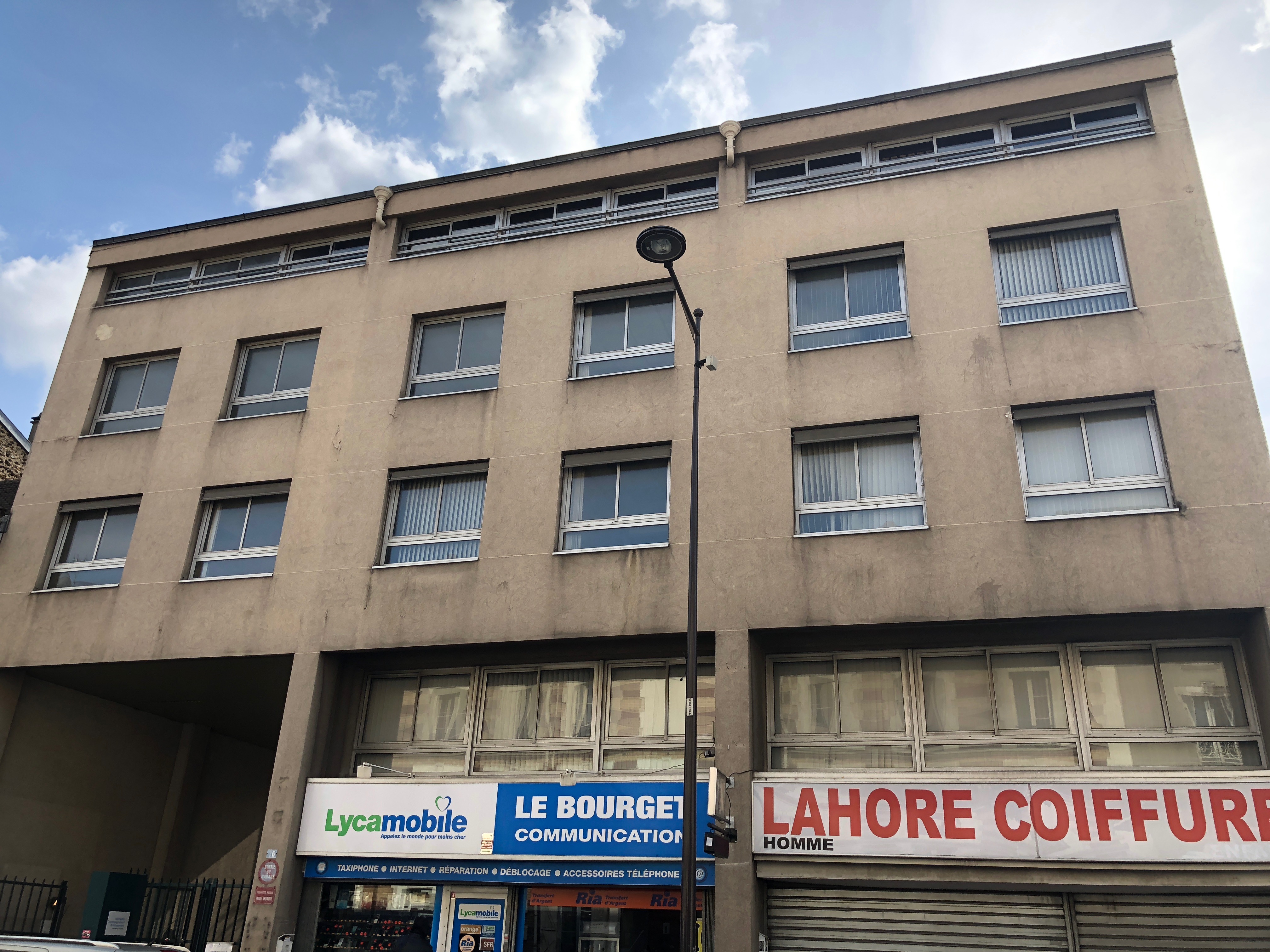UN IMMEUBLE A PROXIMITE IMMEDIATE DE LA GARE DU BOURGET