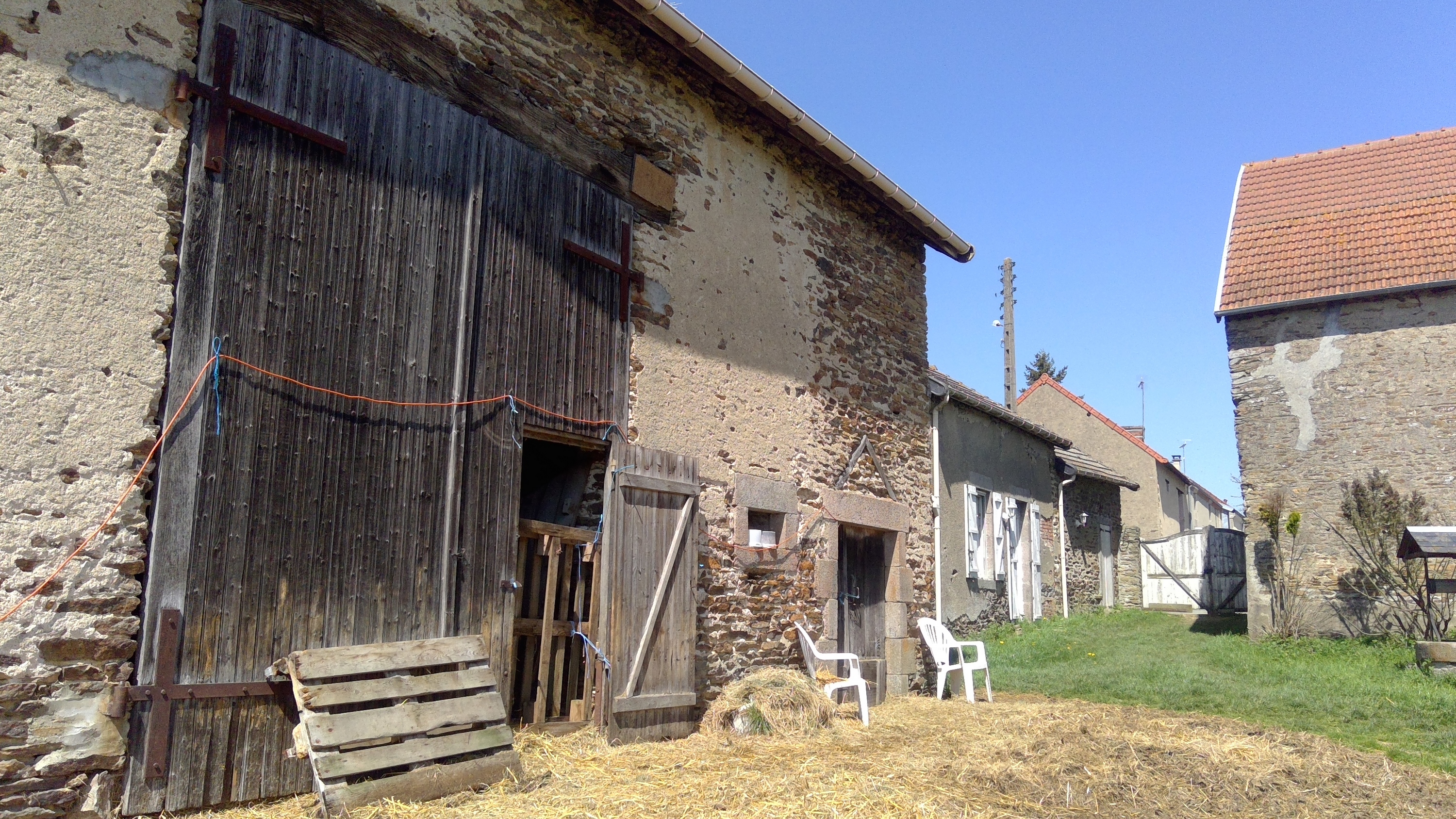 ENSEMBLE DE CHARME AVEC UN FORT POTENTIEL DE DEVELOPPEMENT ECO-TOURISTIQUE ET BIO-AGRICOLE