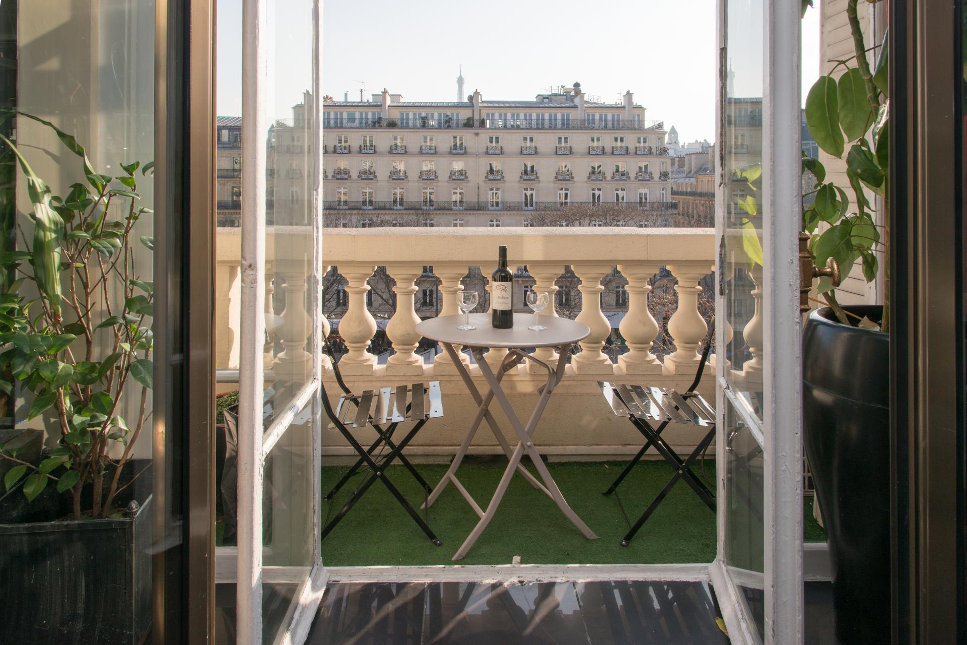 a vendre parts de SCI - splendide studio de 80m2 sur les Champs Elysées