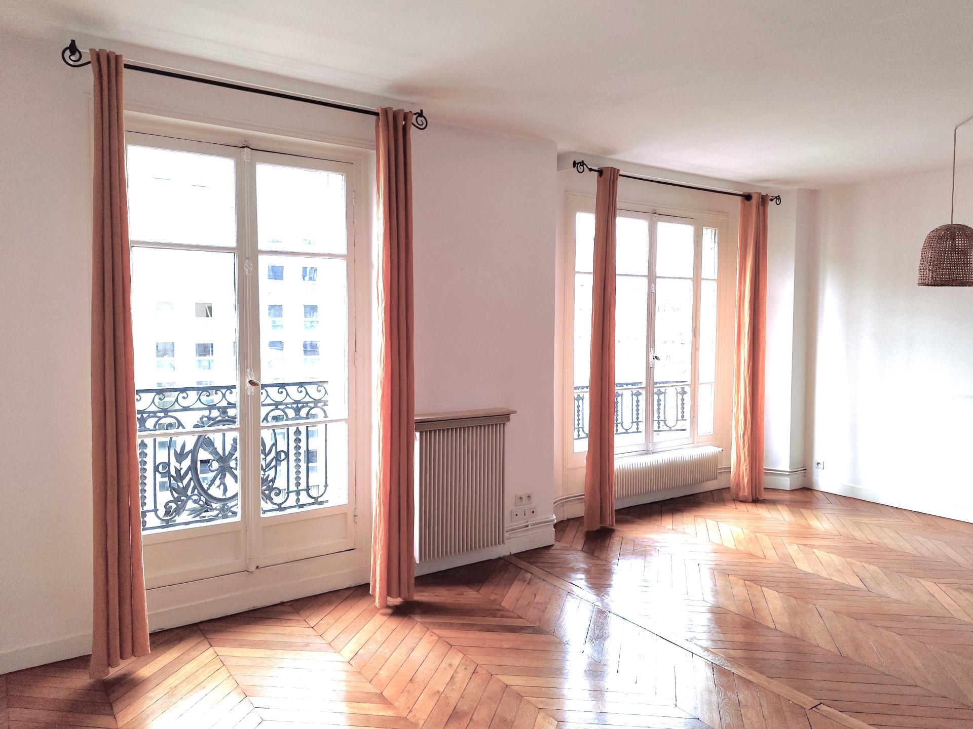 A vendre appartement 3 pièces immeuble Haussmannien - 71 m² PARIS étage 5 - Quartier Champ de Mars