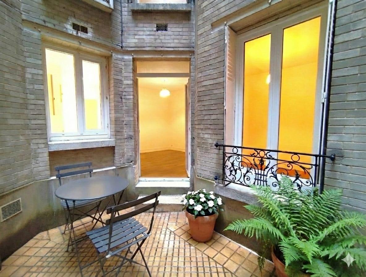 PARIS 7ème A VENDRE APPARTEMENT 2 PIECES 35 M² REZ DE CHAUSSEE QUARTIER CHAMP DE MARS