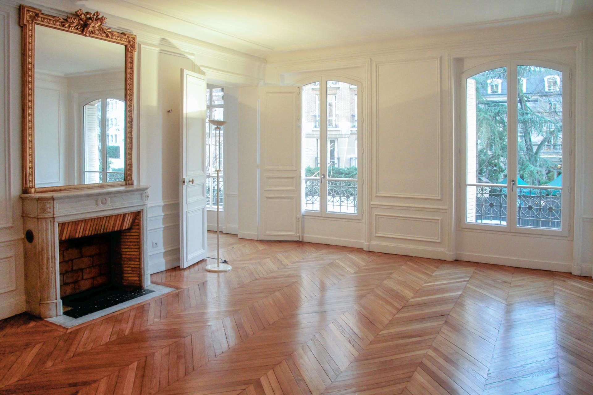 A LOUER PARIS16 - LA MUETTE boulevard EMILE AUGIER APPARTEMENT 5 PIECES - TRES BON ETAT