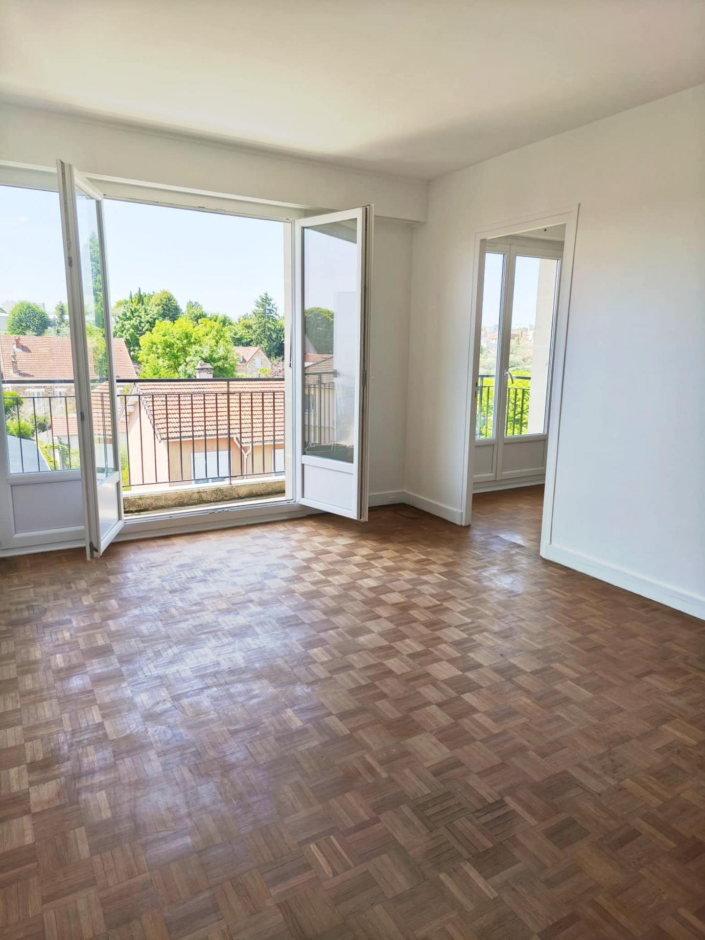 BOURG LA REINE, APPARTEMENT T3 LUMINEUX AU 3EME ET DERNIER ETAGE AVEC GARAGE FERME ET CAVE, PROCHE TOUTES COMMODITES