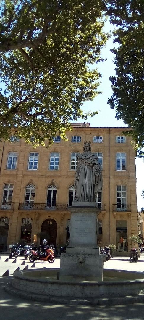 13 – Vente de fonds de commerce de Restaurant avec patio en plein cœur d’Aix en Provence