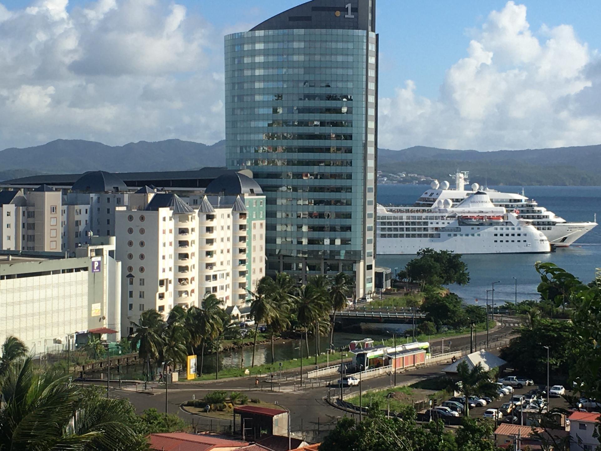 TERRAINS  VUE SUR MER A FORT DE FRANCE (MARTINIQUE)