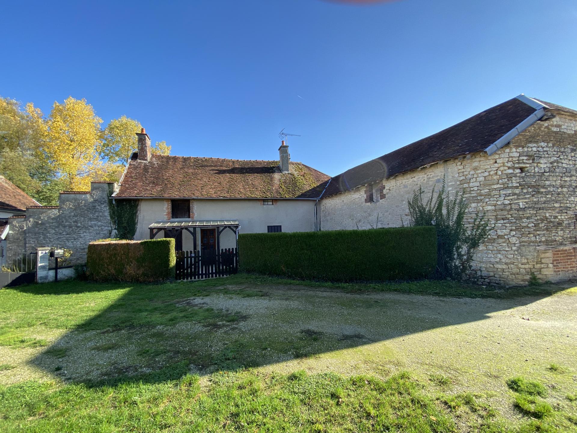 Des travaux mais beaucoup de charme pour cette maison ancienne de village