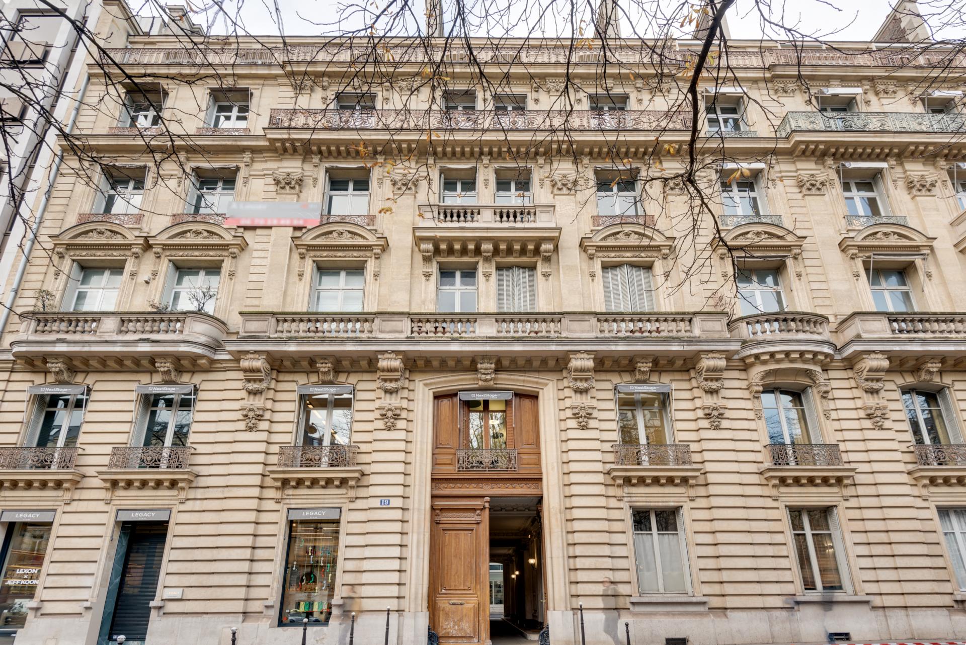 BUREAUX A LOUER TRIANGLE D’OR PARIS 75008, 19-21 AVENUE GEORGE V 