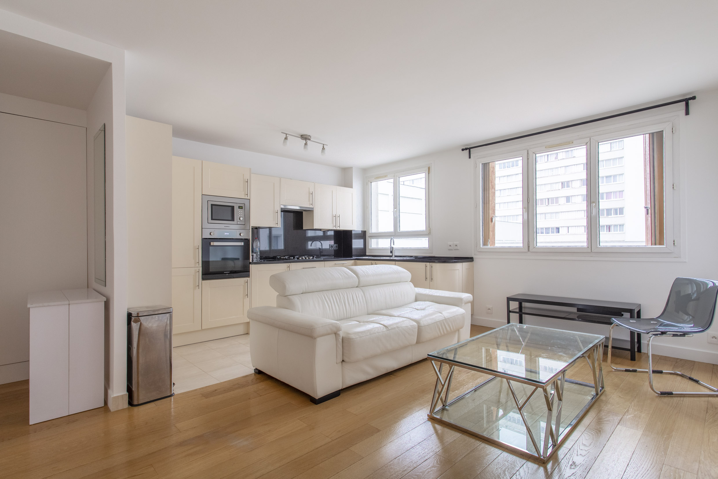 CLICHY / APPARTEMENT DEUX PIECES EXCELLENT ETAT REFAIT A NEUF