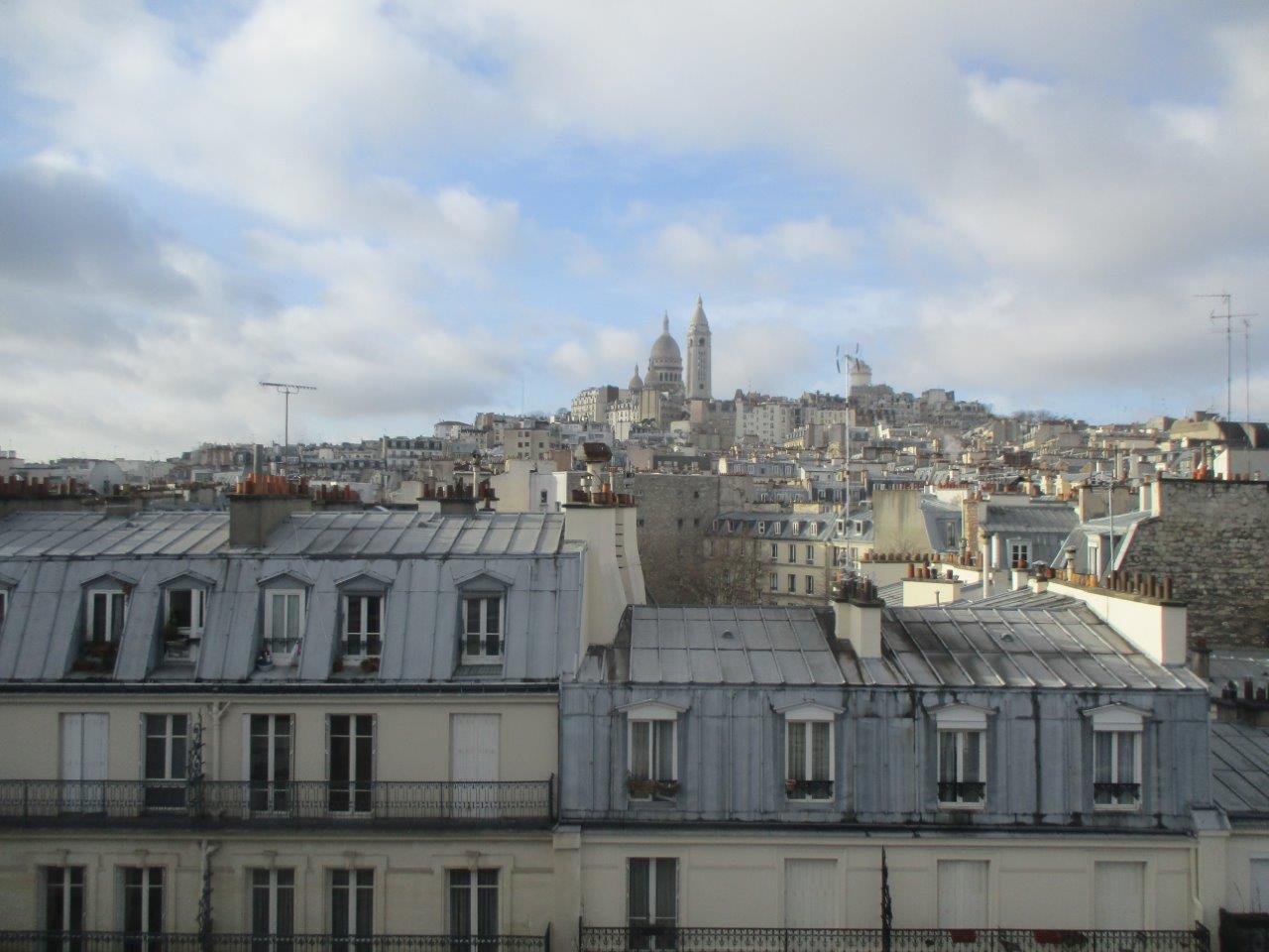 PARIS 18EME - MAIRIE DU 18EME / RUE ORDENER / APPARTEMENT VUE SACRÉ-COEUR - DERNIER ETAGE