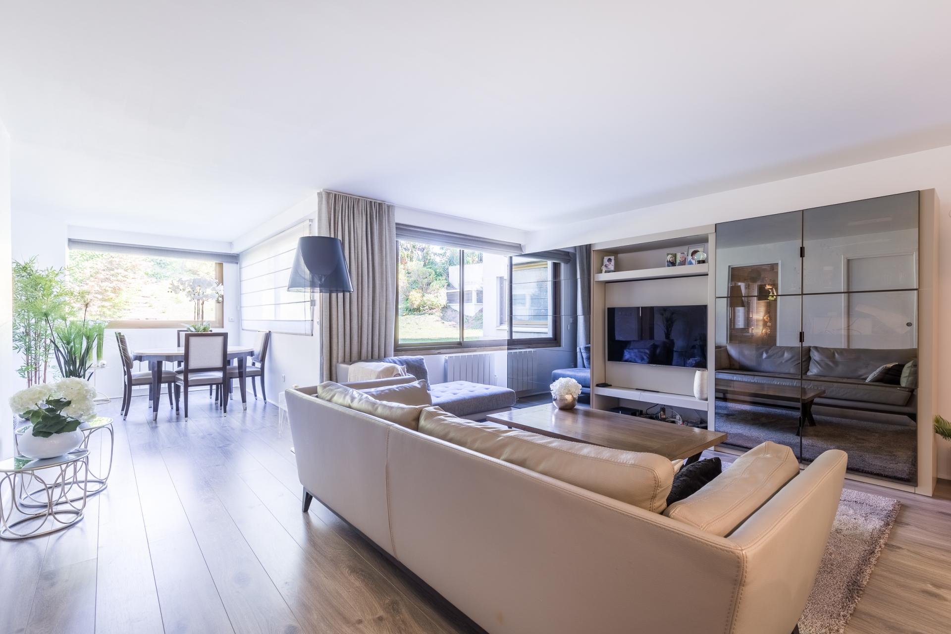 GARCHES - BOULEVARD DU GÉNÉRAL DE GAULLE / GARE SNCF - APPARTEMENT 103M2 SUR JARDIN AU CALME