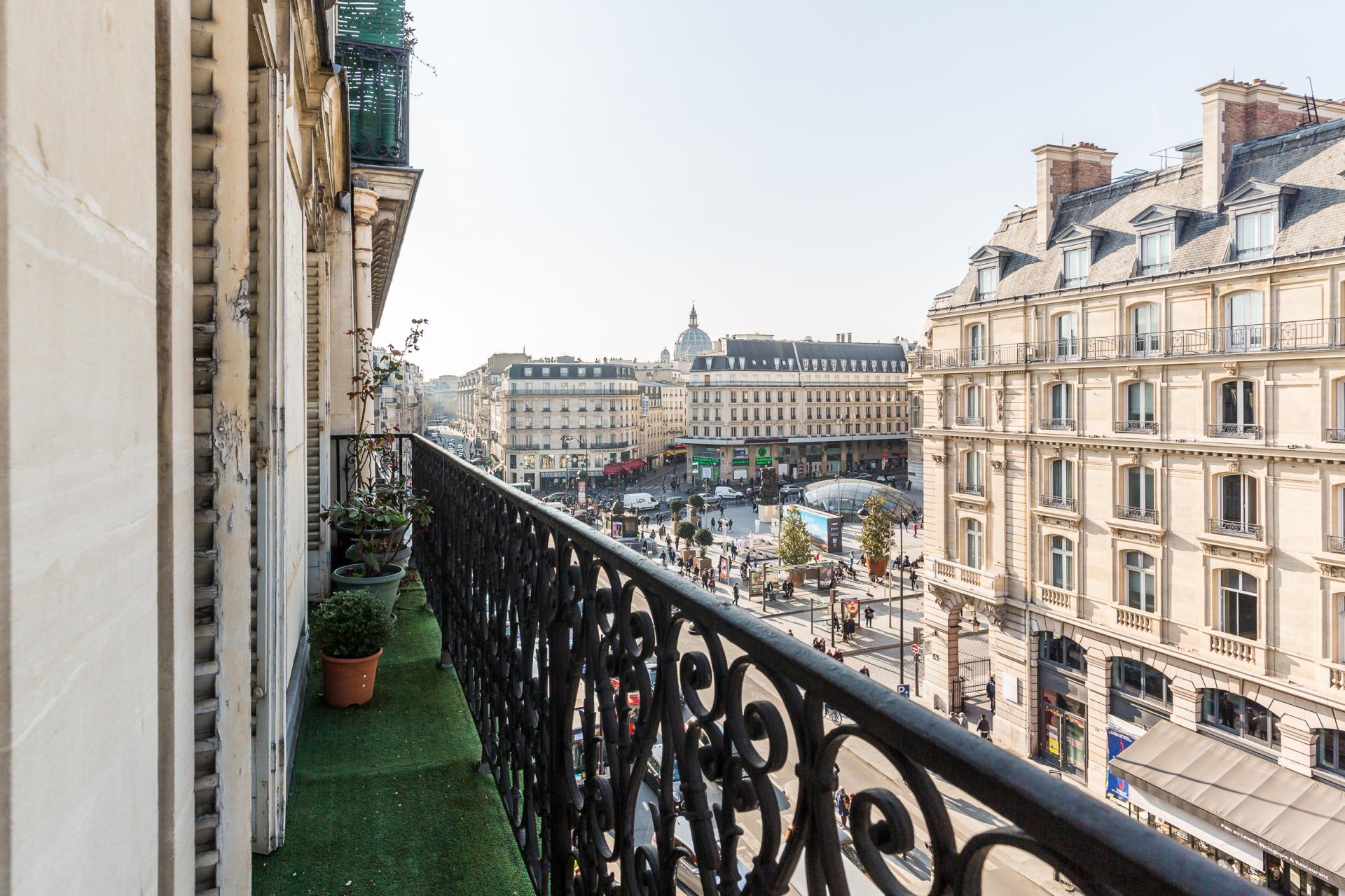 PARIS 8EME - GARE SAINT-LAZARE - APPARTEMENT 101M2 - IDÉAL PIED A TERRE