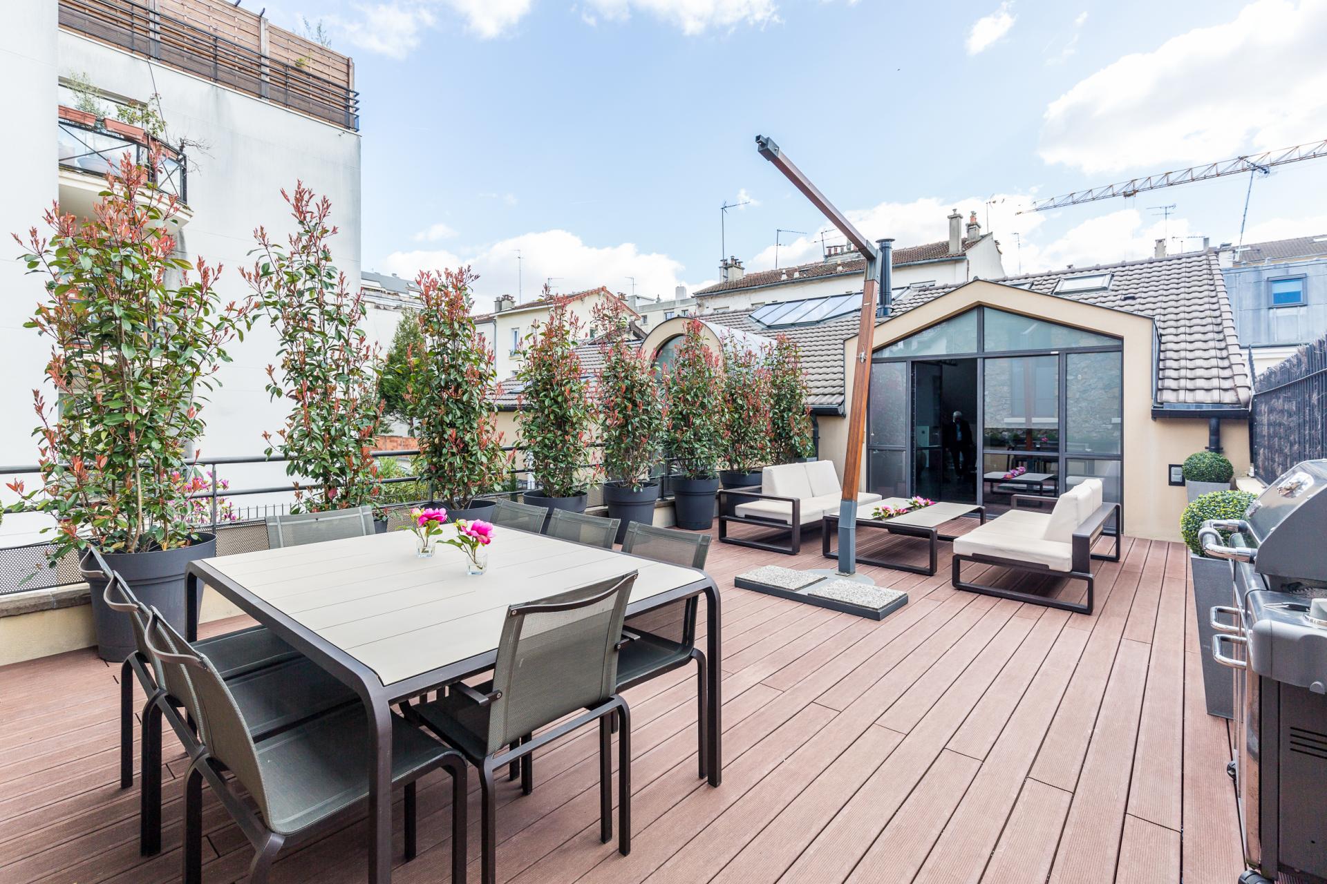 BOULOGNE BILLANCOURT - EXCEPTIONNELLE PROPRIETE AVEC PISCINE