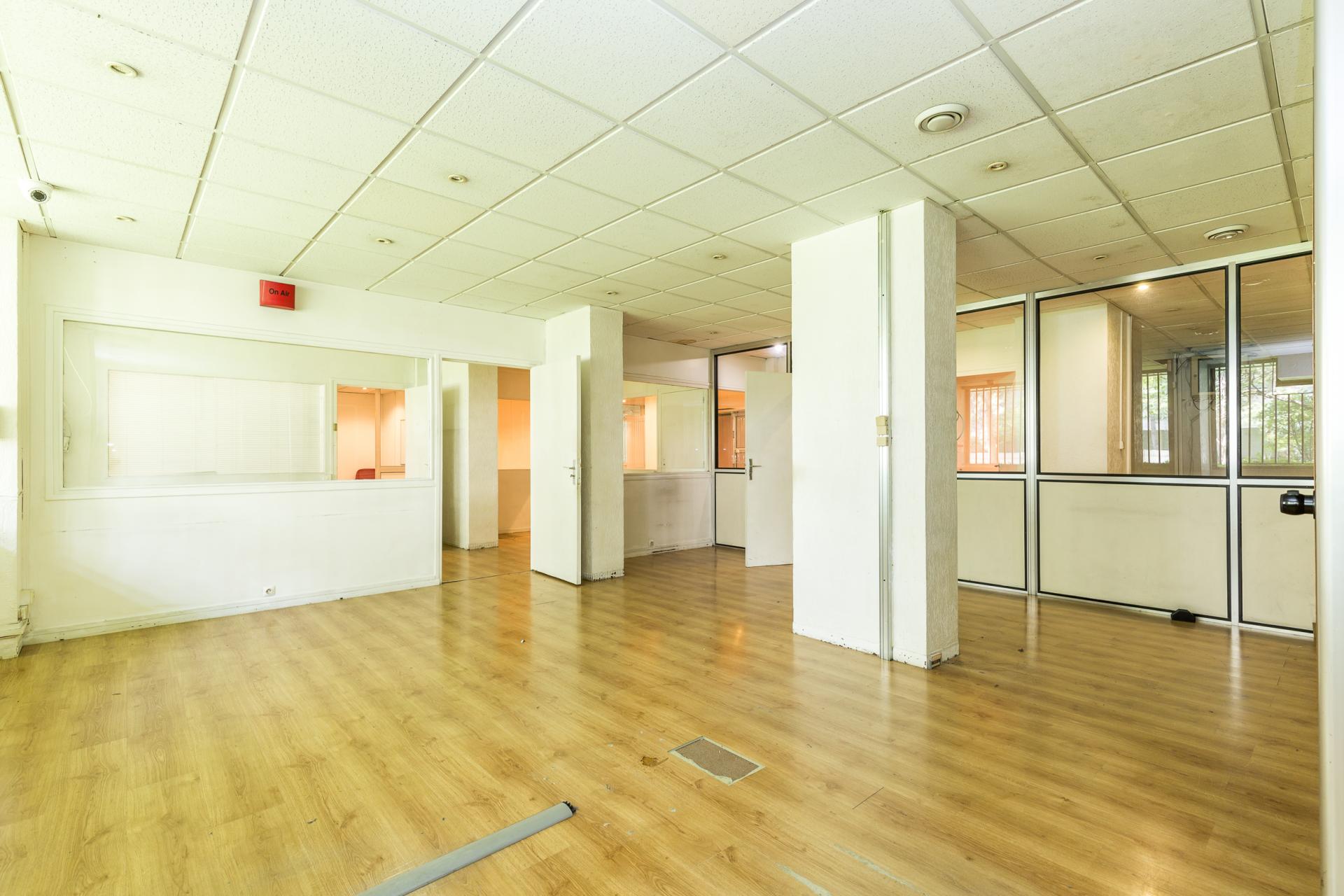 PARIS 11EME - BOULEVARD RICHARD LENOIR - LOCAL COMMERCIAL 536M2