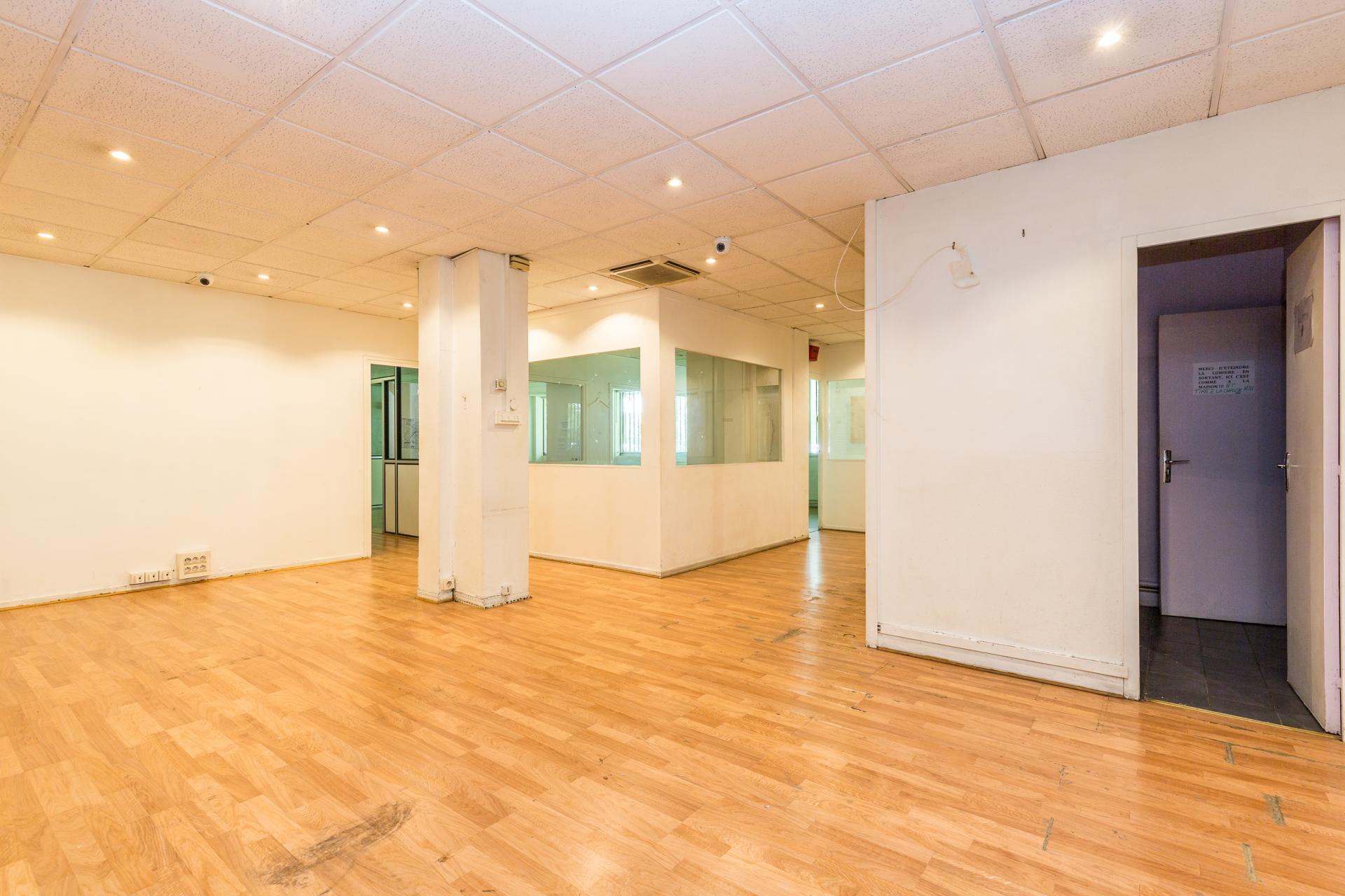 PARIS 11EME / BD RICHARD LENOIR - LOCAL COMMERCIAL 530M2 DIVISIBLE