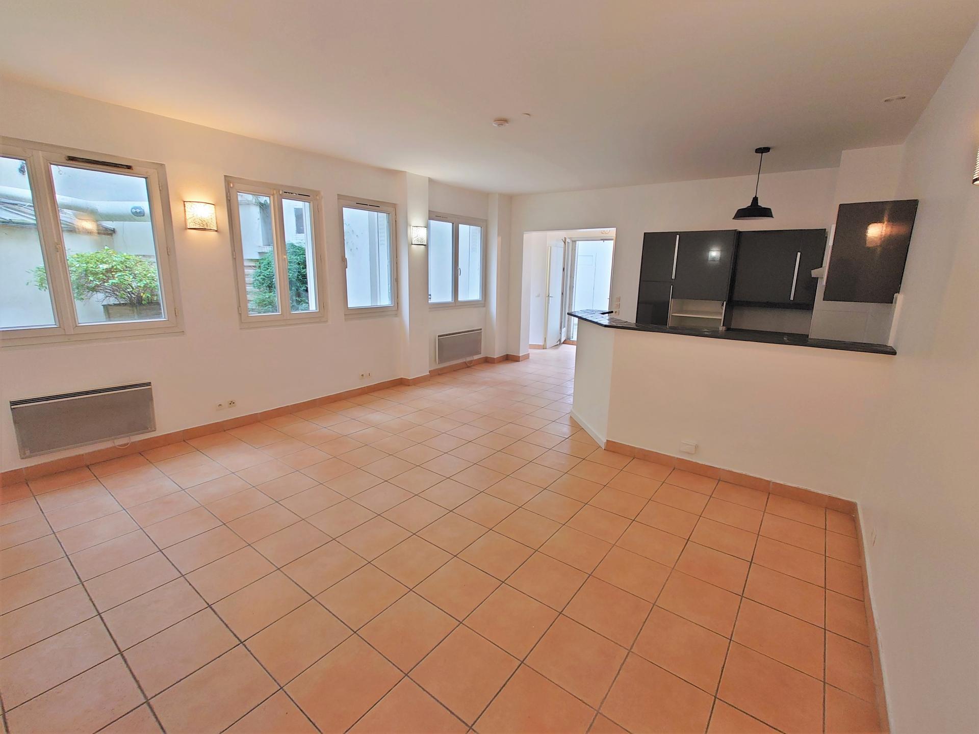 APPARTEMENT ATYPIQUE - 4 PIECES - TRIPLEX -POTENTIEL D'EXTENSION