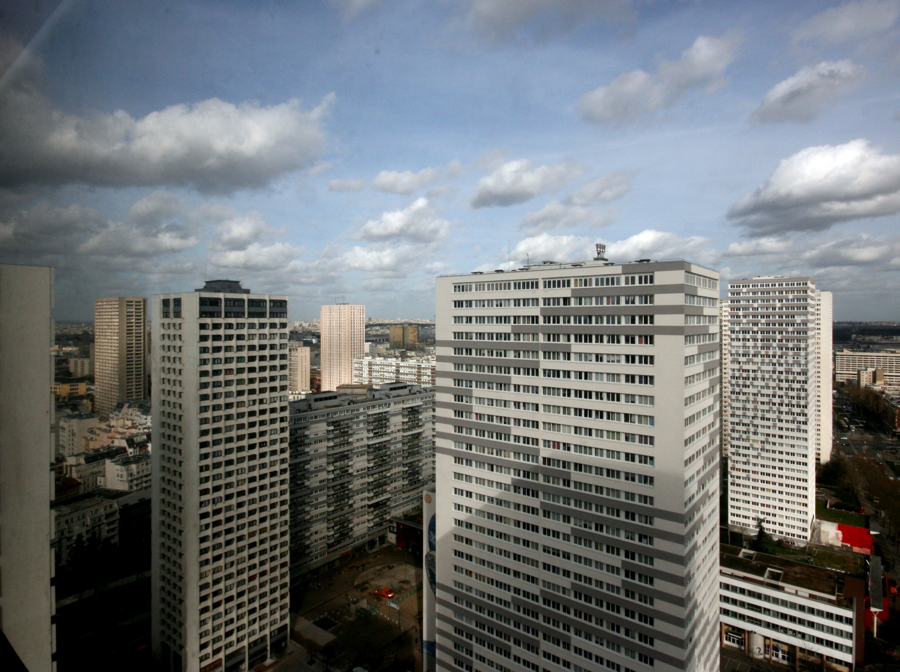 PARIS SOUS- LOCATION LOCAUX PROFESSIONNELS VUE EXCEPTIONNELLE