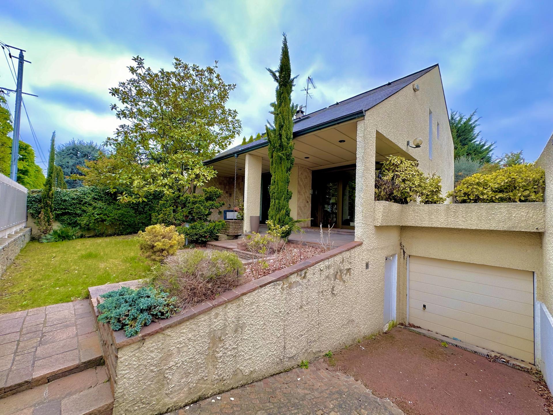 MAISON D'ARCHITECTE AU CALME A LA VARENNE (94210)