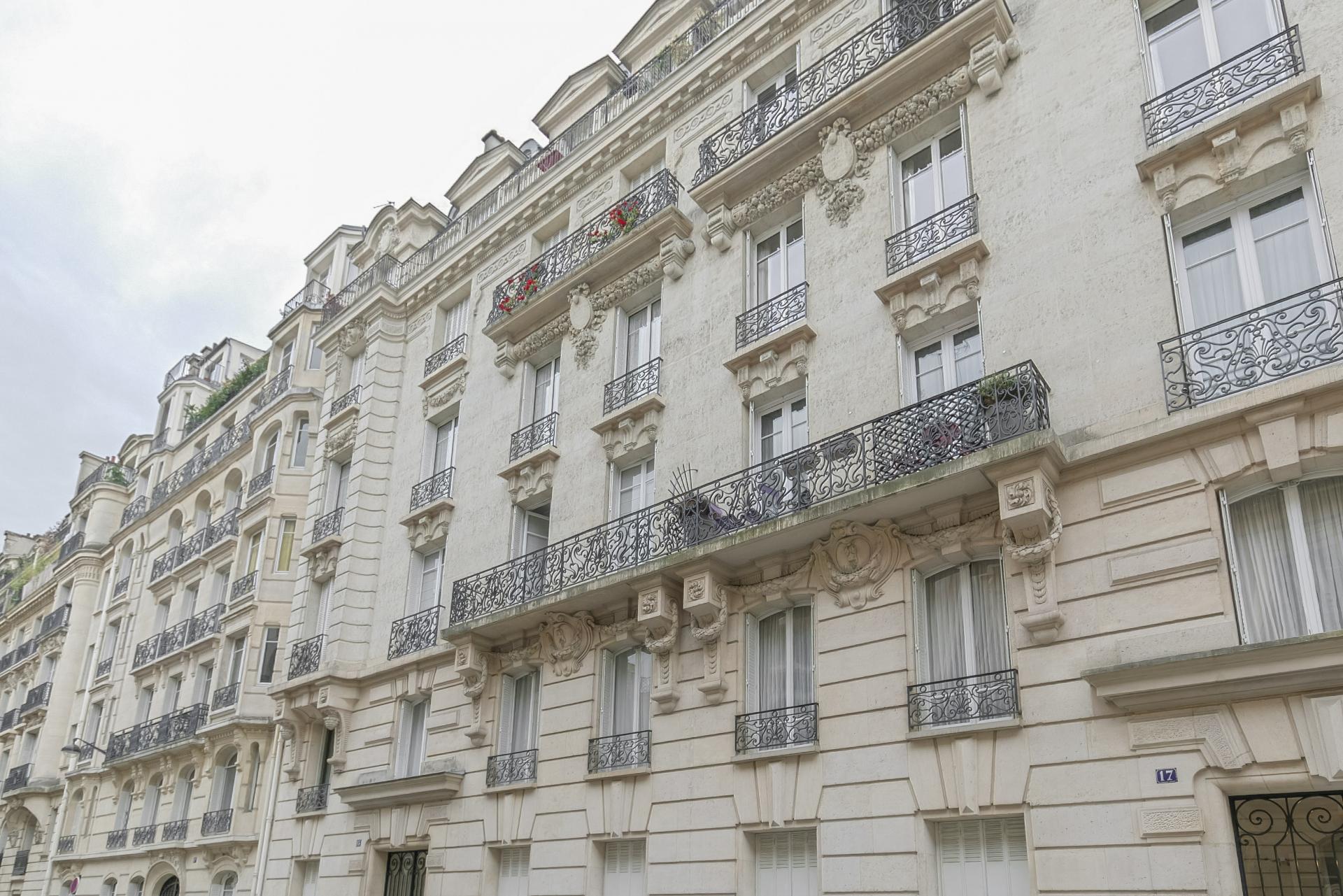PARIS 16ème, rue Marbeau, appartement 99m², possibilité professions
