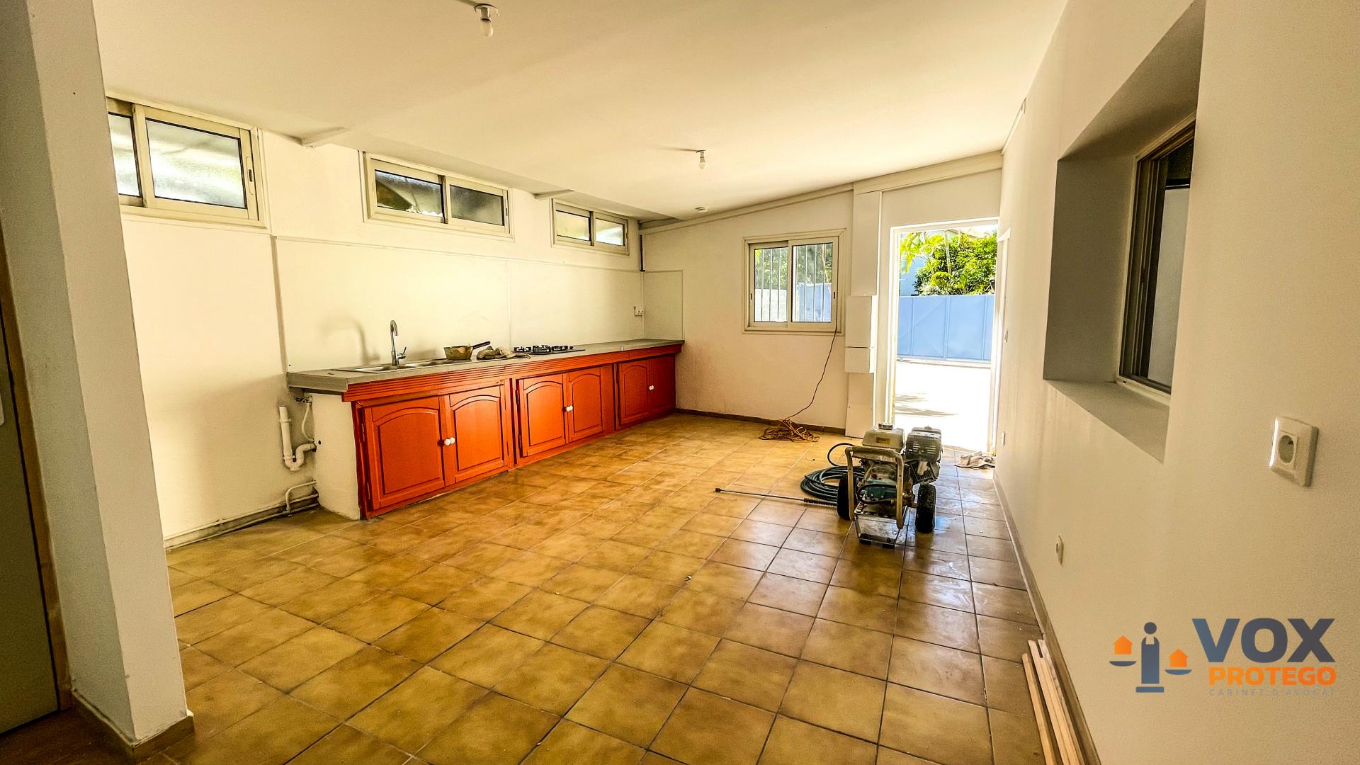 Maison jumelé F3 avec travaux en cours RAVINE DES CABRIS (Réunion)