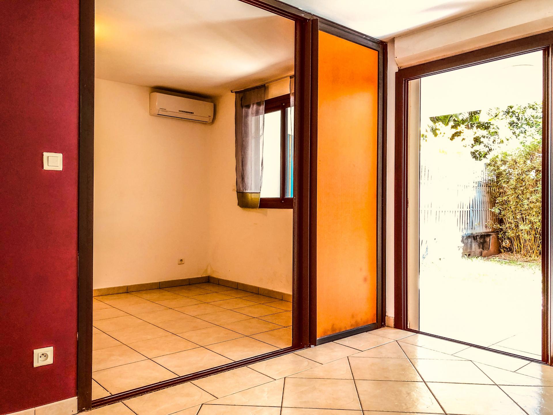 Appartement T3 en rez-de-jardin à Terre Sainte (SAINT ...
