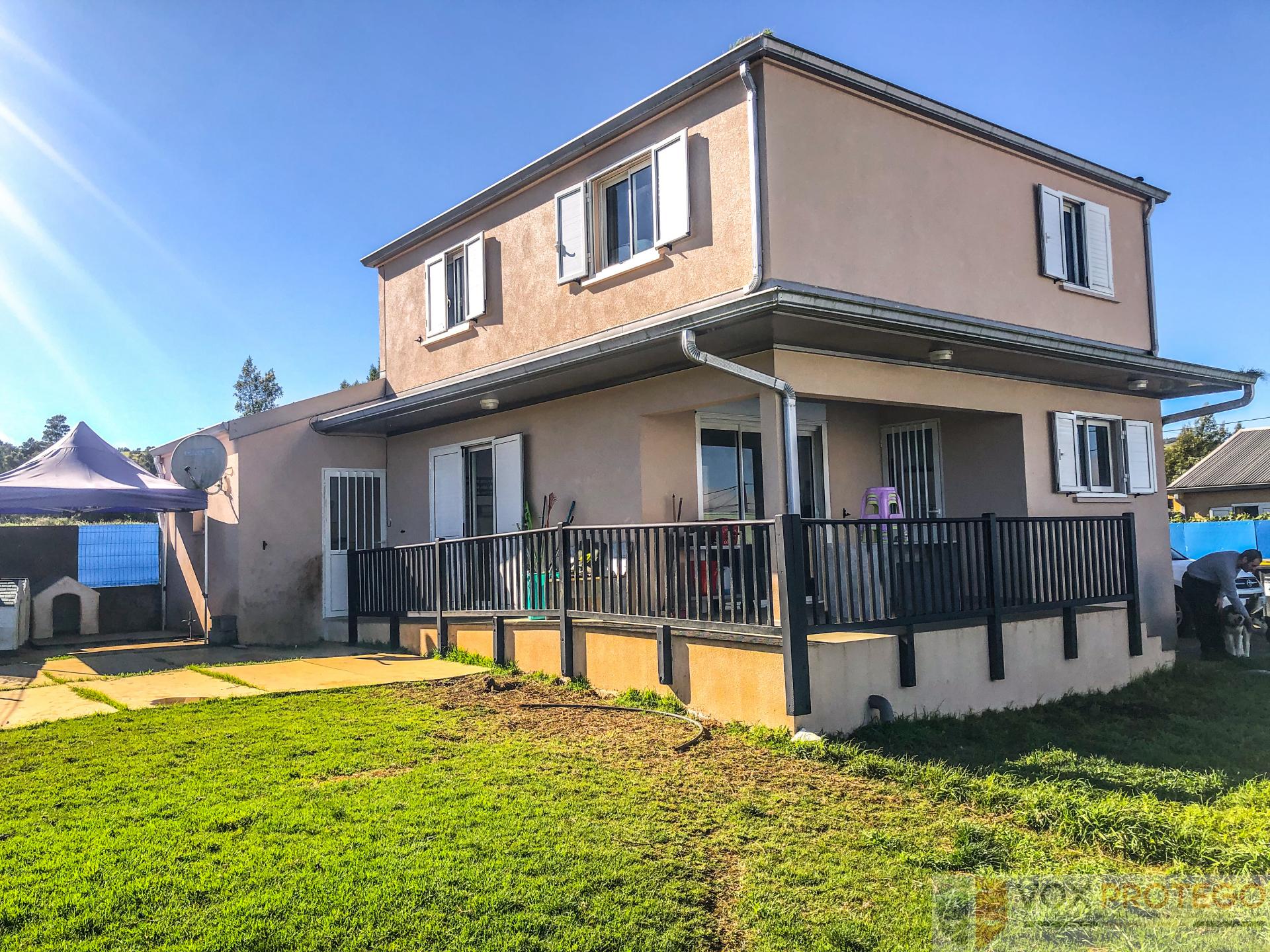 MAISON F4 AVEC GARAGE - PLAINE DES CAFRES - RÉUNION