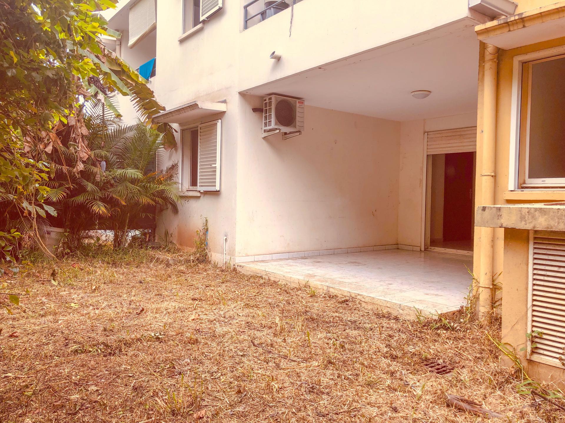 Appartement en rez-de-jardin à SAINT PIERRE (Réunion)
