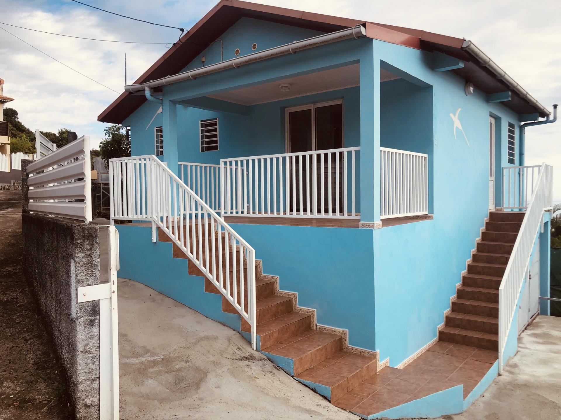 CHARMANTE MAISON F4 SUR DEUX NIVEAUX À SAINT LOUIS (RÉUNION)