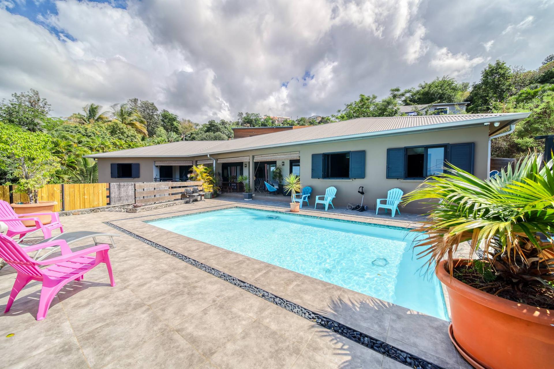 VILLA DE STANDING AVEC PISCINE SUR LA RIVIÈRE SAINT LOUIS (RÉUNION)