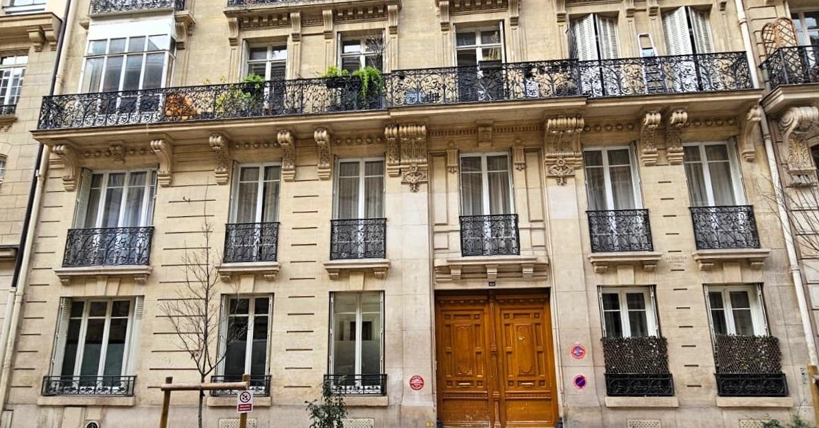 Idéal profession libérale : RDC à usage de bureaux, 114 m², rue de Florence à PARIS 8ème 