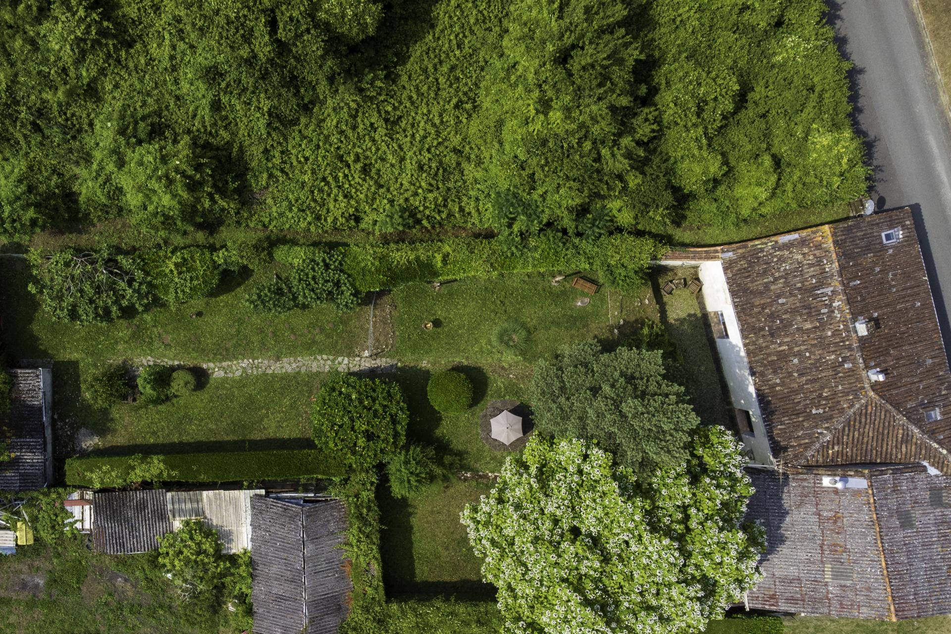 BURIE (17) : Maison d’habitation de 165 m² avec grand jardin au cœur du bourg