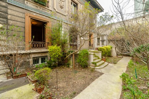 HOTEL PARTICULIER -BUTTES CHAUMONT 