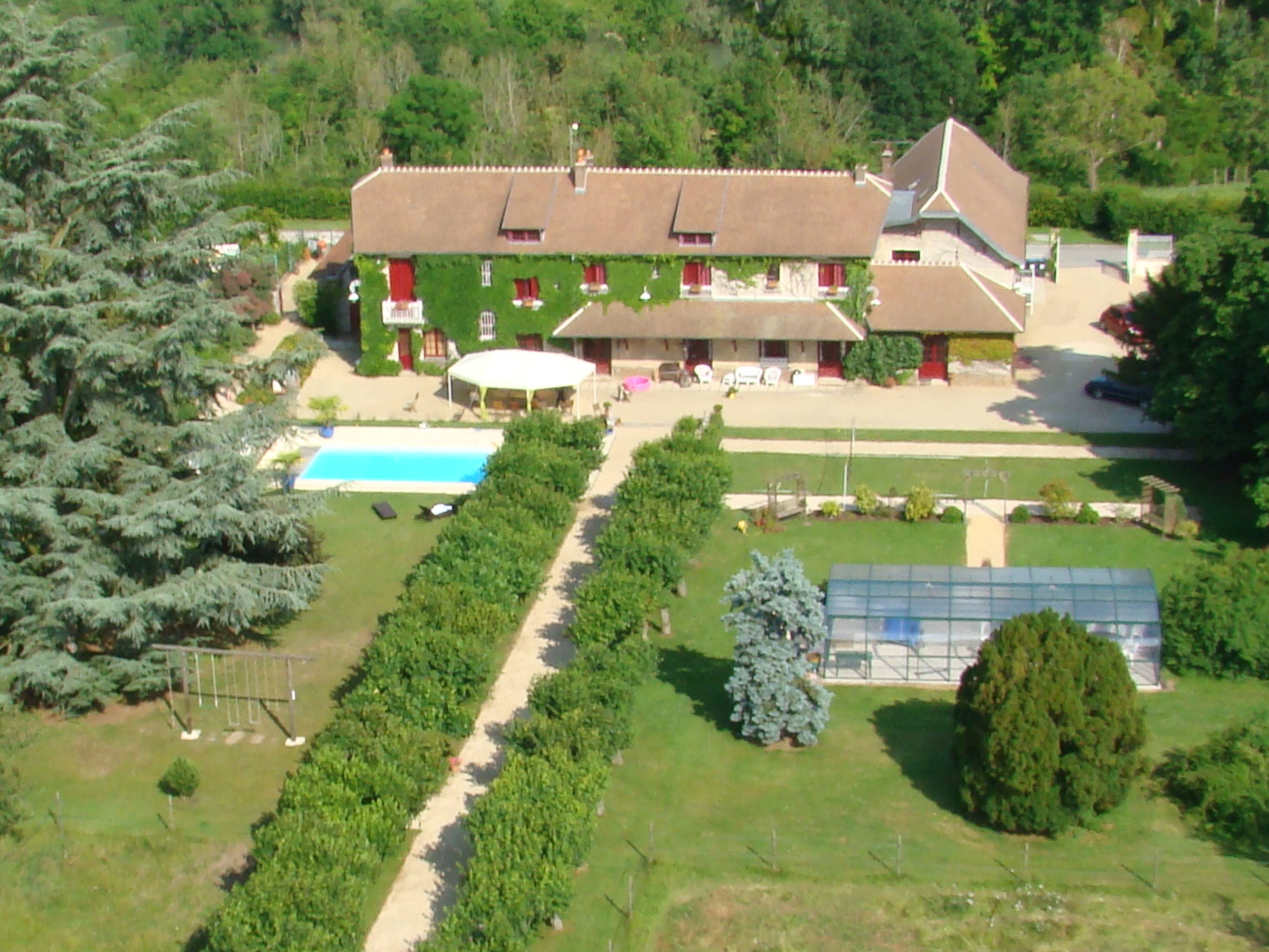 CHARMANTE MAISON DE MAITRE dans une boucle de la Marne   