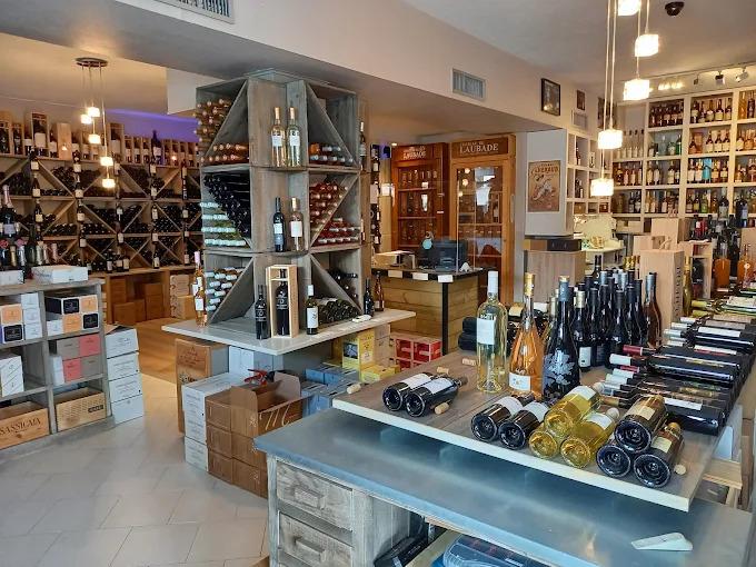 A VENDRE FONDS DE COMMERCE CAVE A VINS ET EPICERIE FINE- BELLE AFFAIRE - OUEST DES ALPES MARITIMES 06