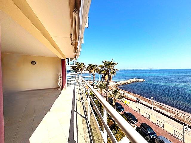 UNIQUE  ! APPARTEMENT 4 PIECES  GARAGES, PARKING, PIEDS DANS L EAU ,CANNES PALM BEACH