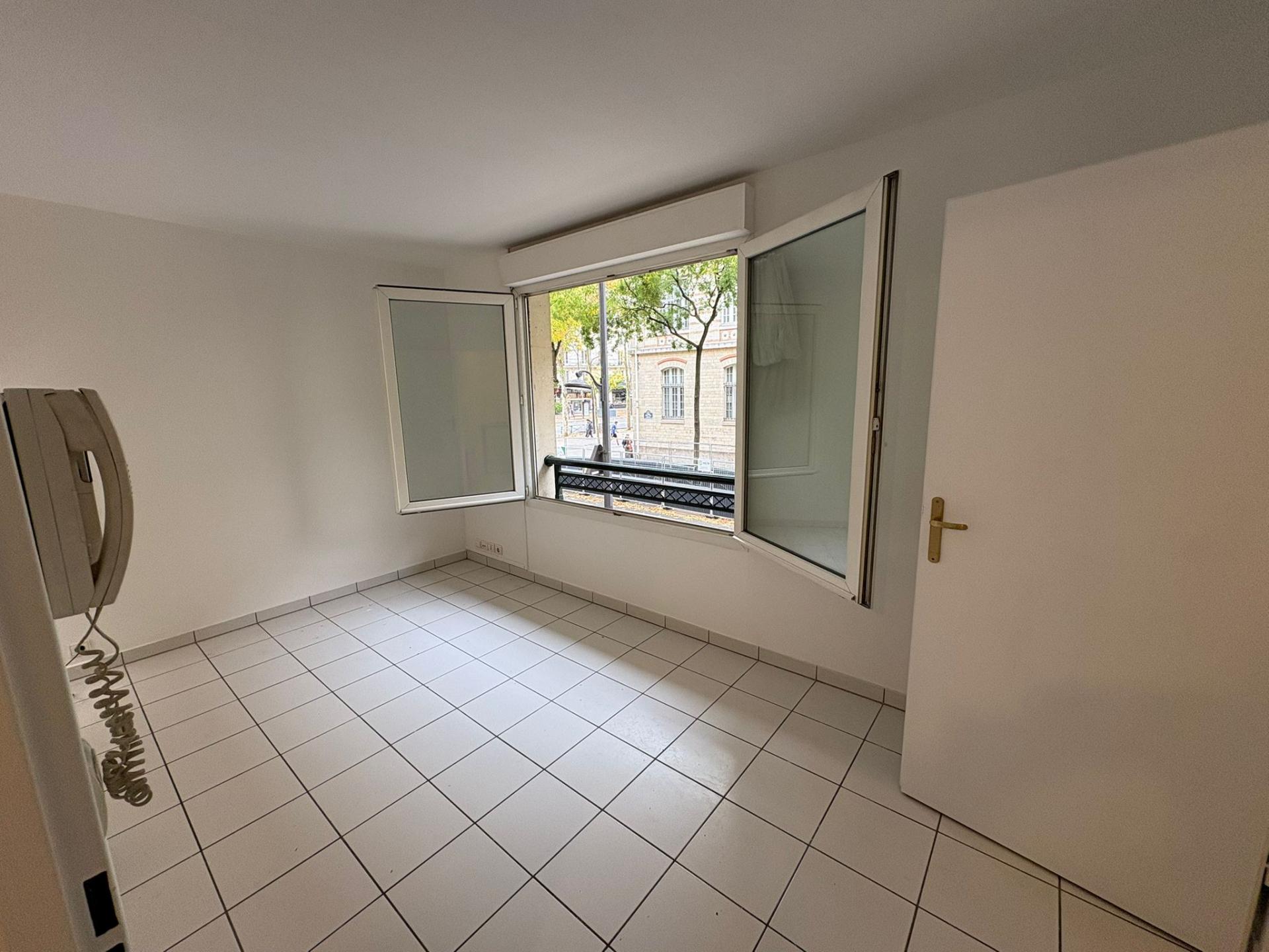 Paris 12e – Michel Bizot – Studio avec cave dans immeuble de standing