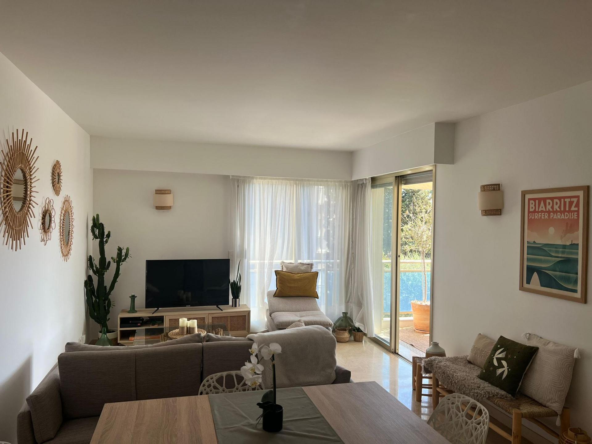 2 Pièces, parking, CANNES quartier résidentiel proche centre