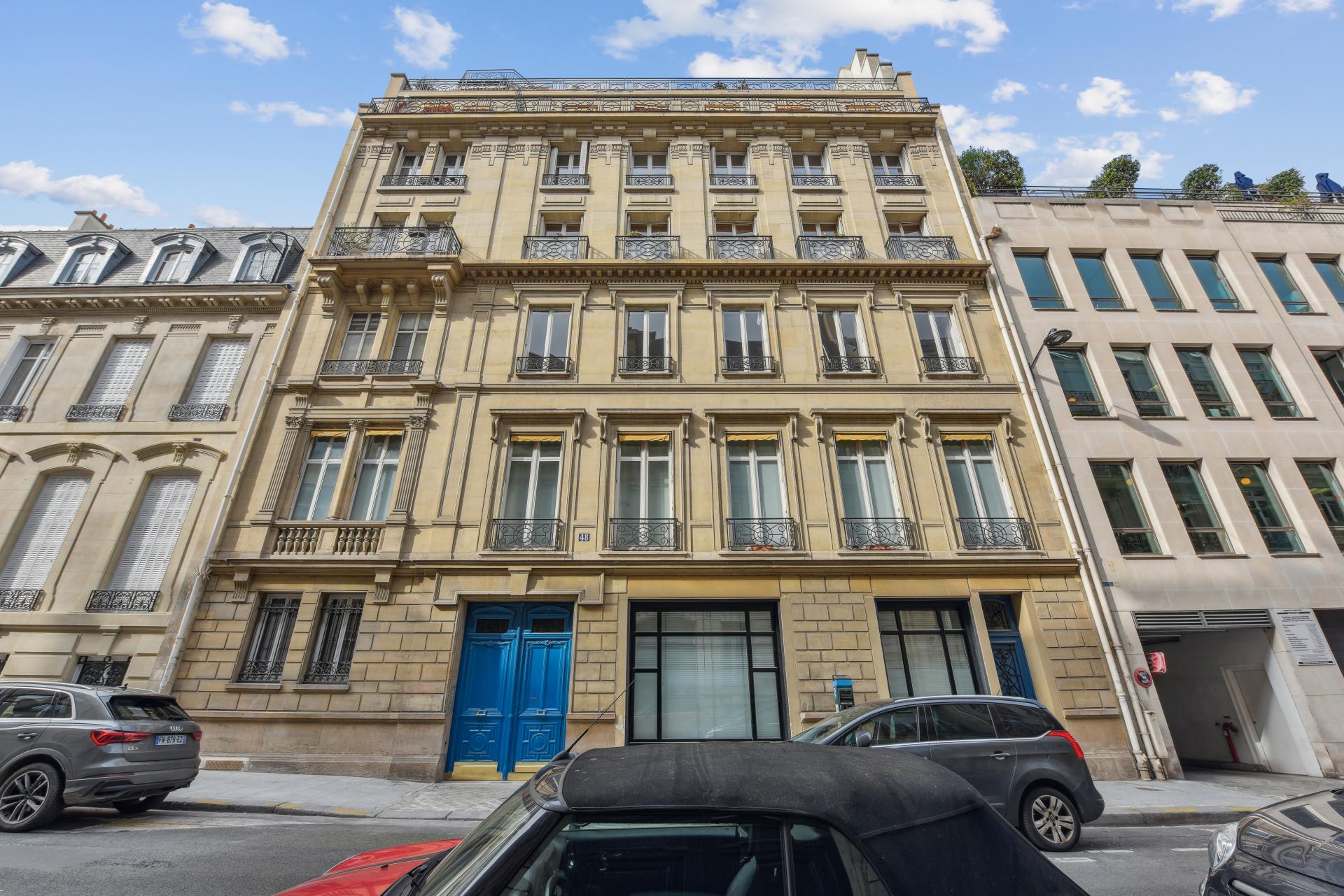 A VENDRE PARIS 75008 - LOCAL COMMERCIAL- BUREAUX-