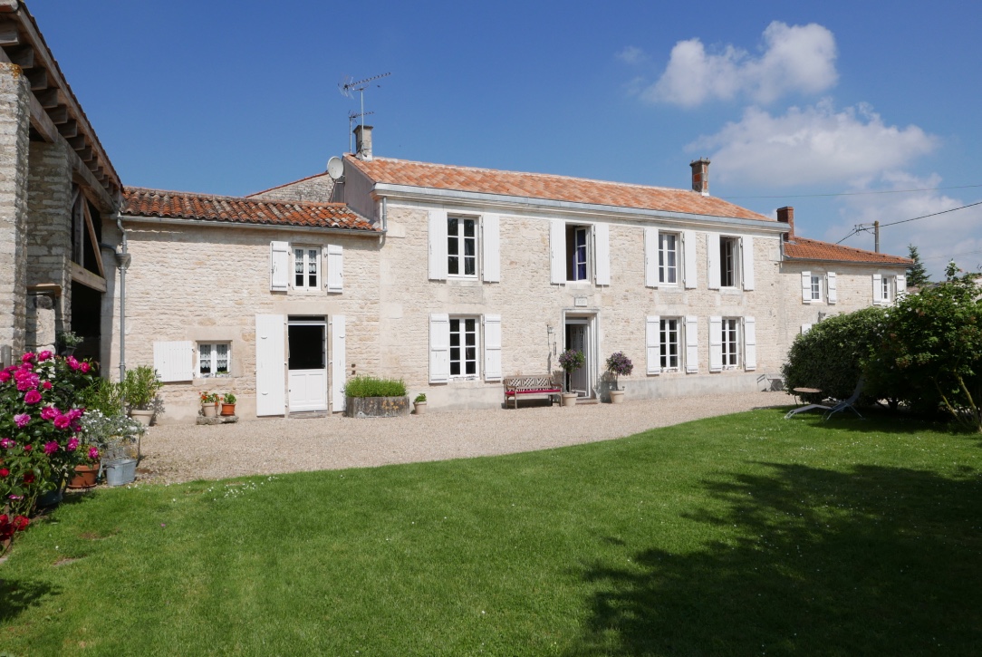 Maison charentaise à vendre