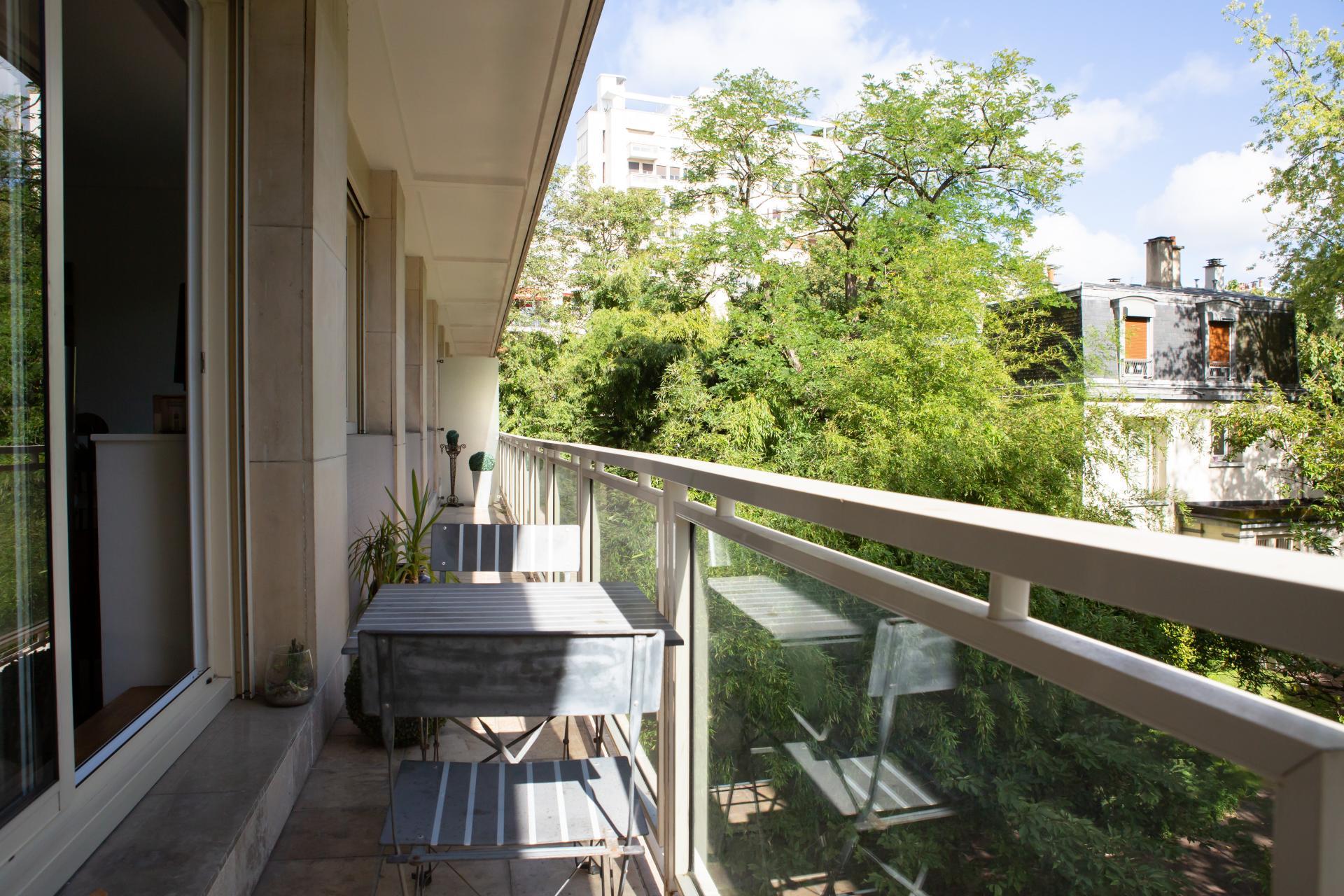 Paris 16ᵉ - Appartement de 114 m² - Balcon filant - Cave - Parking en sus - DPE D