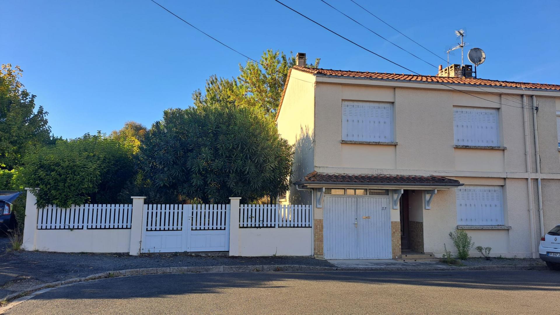 PROCHE BORDEAUX - CARBON BLANC - PAVILLON avec Jardin 
