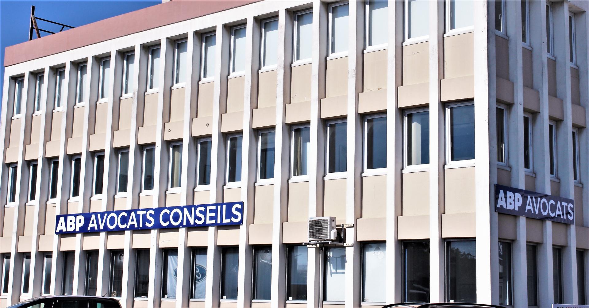 Le cabinet d’Avocats ABP Arles vous propose à la location deux bureaux à l’entrée d’Arles proche ZI Nord coté Concessionnaires Ford/Peugeot
