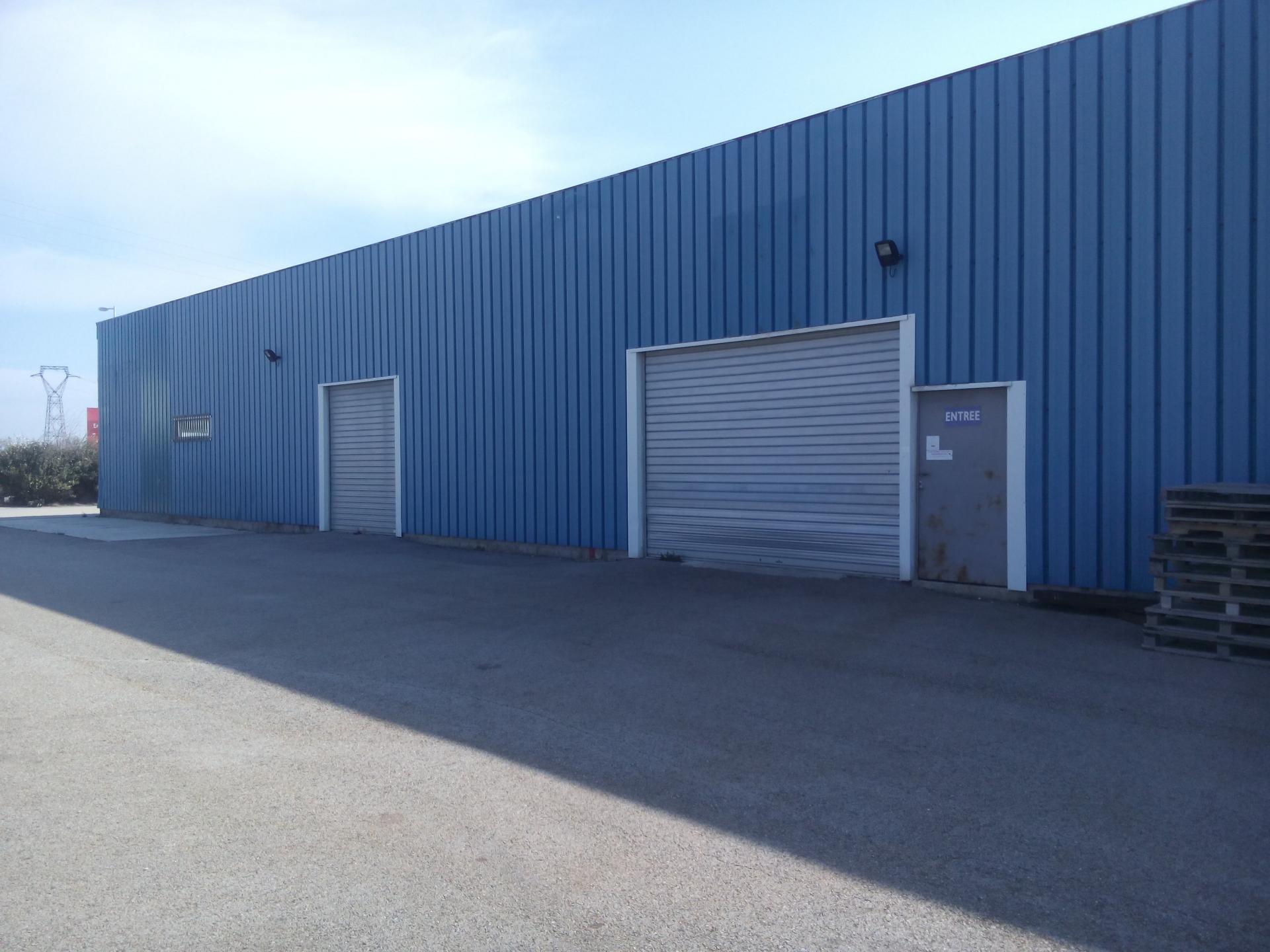 Prix exceptionnel de 286200€ dans la Zone Industrielle Domitia Sud de Beaucaire (30300) une superbe affaire !! 2000 m2 environ, local de plus de 500 m2