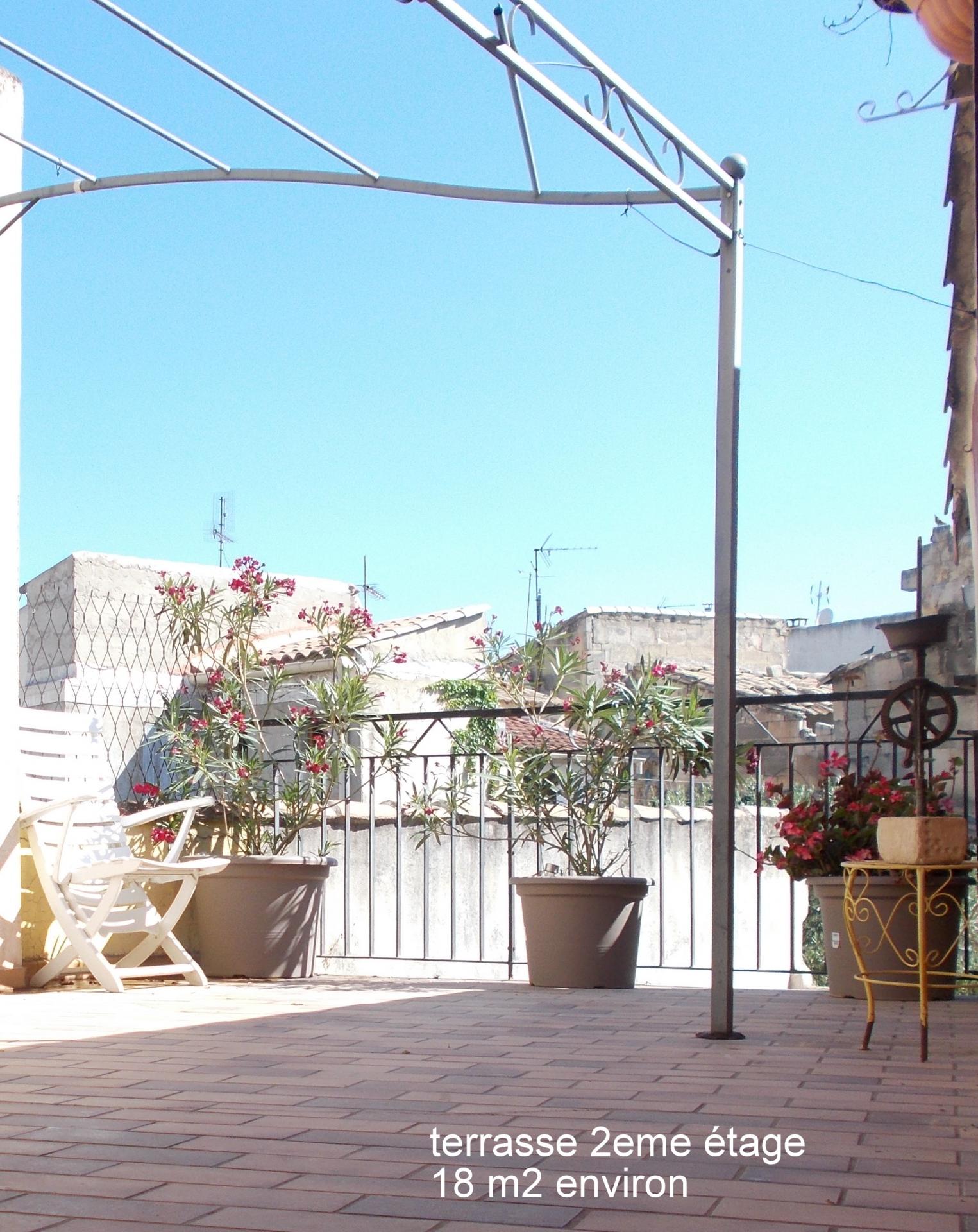 AFFAIRE EXCEPTIONNELLE À RÉALISER, Rare et Très Urgent !! Particulier vend, pour cause de mutation professionnelle, belle bâtisse.