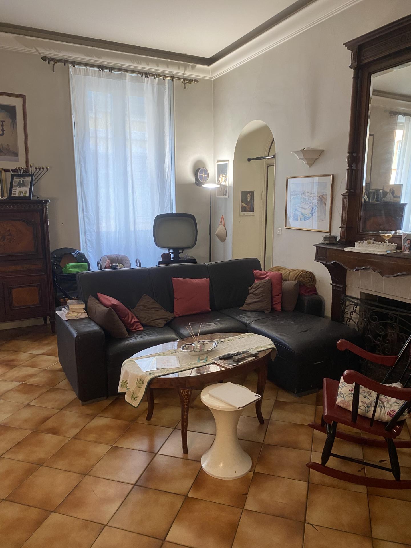 BEL APPARTEMENT PROCHE PLACE MASSENA NICE