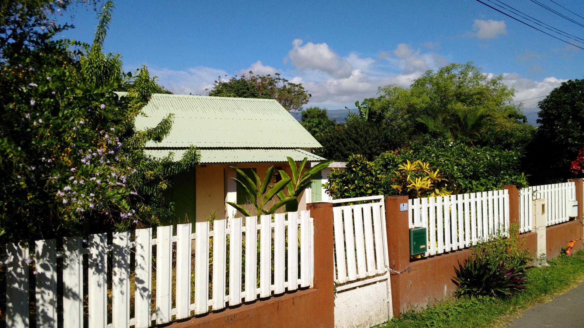 A VENDRE MAISONS ET TERRAINS PAR LOT ou en son ENSEMBLE – Sainte-Suzanne La Marine  (REUNION)