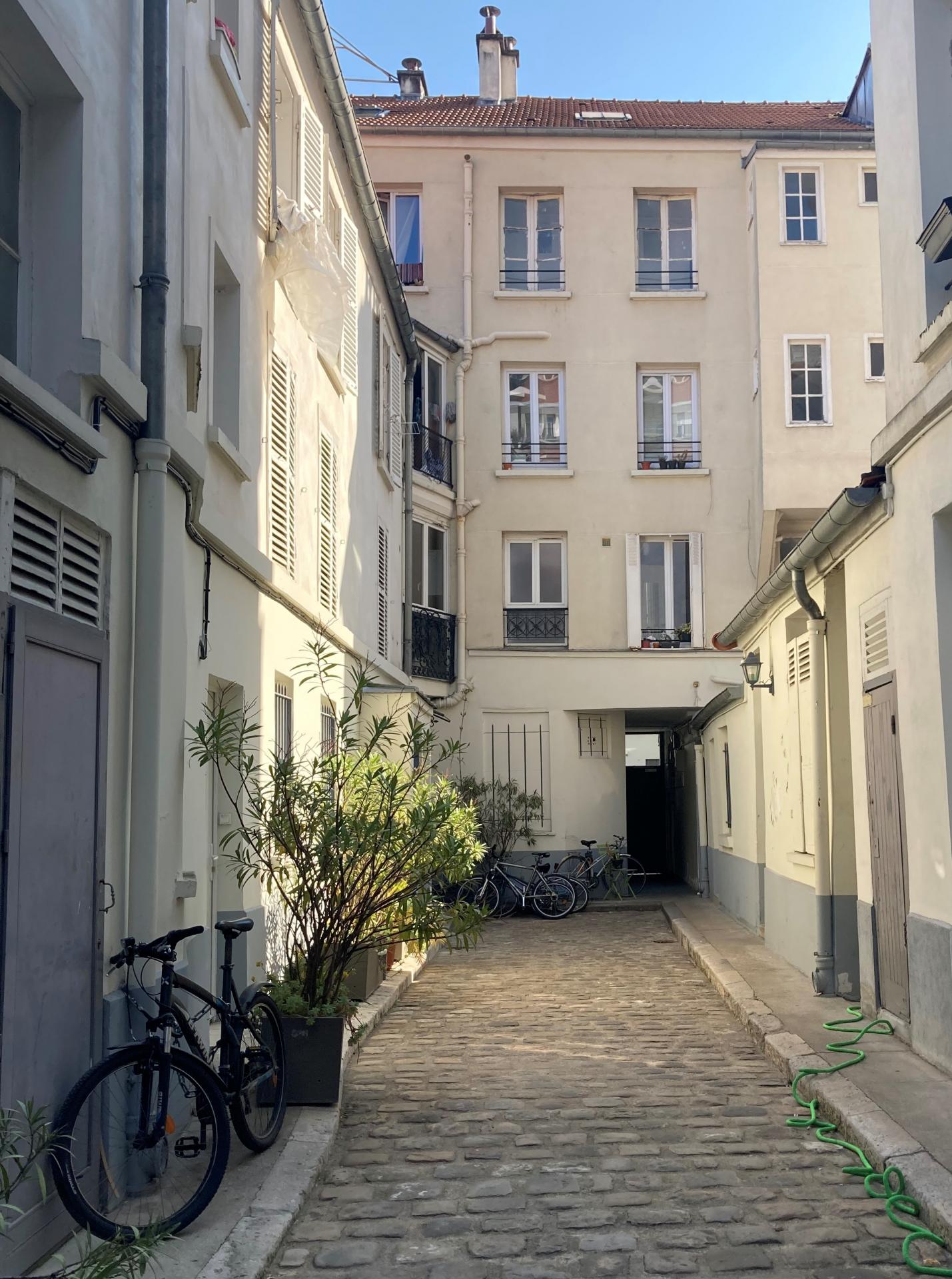 Grand studio Paris 20ème