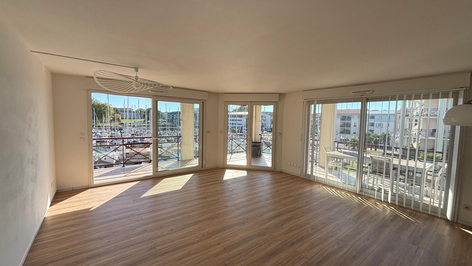 Charente-Maritime, Appartement vue imprenable sur le port de plaisance à Rochefort